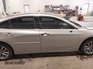 2019 Toyota Avalon XLE z VIN 4T1BZ1FB0KU027896, wystawiony jako IAAI lot #42110371 z przebiegiem 107 104 mil mil oraz . Historia ofert i sprzedaży dostępna na DreamBid. Obrazek 14.