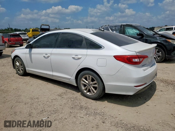 2015 Hyundai Sonata SE z VIN 5NPE24AF0FH004426, wystawiony jako Copart lot #57031915 z przebiegiem 73 493 mil mil oraz Szkoda całkowita • Salvage title. Historia ofert i sprzedaży dostępna na DreamBid. Obrazek 2.