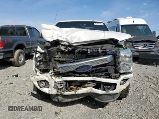 2015 Ford F-250 Lariat z VIN 1FT7W2BT3FEB19446, wystawiony jako Copart lot #53465755 z przebiegiem 122 759 mil mil oraz Czysty tytuł • Clean title. Historia ofert i sprzedaży dostępna na DreamBid. Obrazek 5.