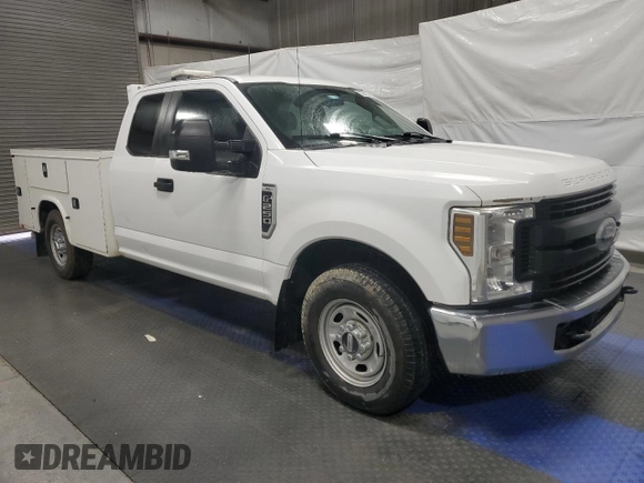 2018 Ford F-250 XL z VIN 1FT7X2A69JEB43297, wystawiony jako Copart lot #49437605 z przebiegiem 166 211 mil mil oraz Czysty tytuł • Clean title. Historia ofert i sprzedaży dostępna na DreamBid. Obrazek 4.