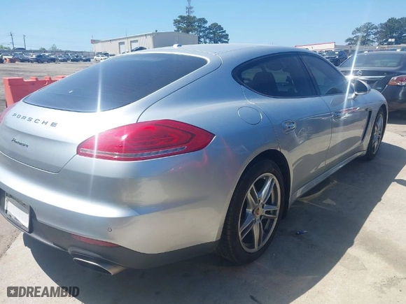 2015 Porsche Panamera 4 with VIN WP0AA2A71FL002422, listed as a IAAI auction lot 42036800 with 86,852 mi miles. Bid and sale history available at carsss.com. Image 4.