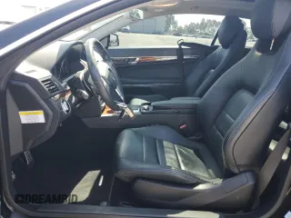 2013 Mercedes-Benz E 350 z VIN WDDKJ5KB6DF198576, wystawiony jako Copart lot #61848745 z przebiegiem 88 610 mil mil oraz Szkoda całkowita • Salvage title. Historia ofert i sprzedaży dostępna na DreamBid. Obrazek 7.