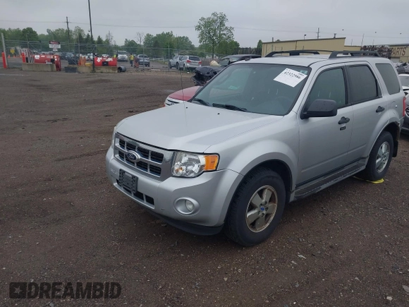 2010 Ford Escape XLT z VIN 1FMCU9DG5AKB16731, wystawiony jako IAAI lot #42322986 z przebiegiem 121 940 mil mil oraz . Historia ofert i sprzedaży dostępna na DreamBid. Obrazek 2.