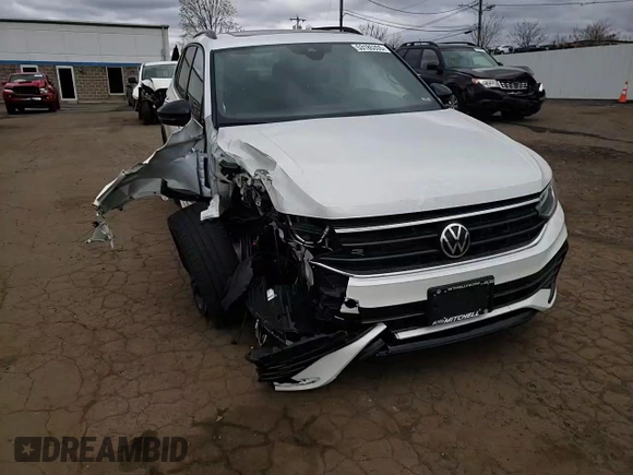 2023 Volkswagen Tiguan SE R-Line Black with VIN 3VV8B7AX8PM025044, listed as a Copart auction lot 53185355 with 35,565 mi miles and Salvage title. Bid and sale history available at DreamBid. Image 11.