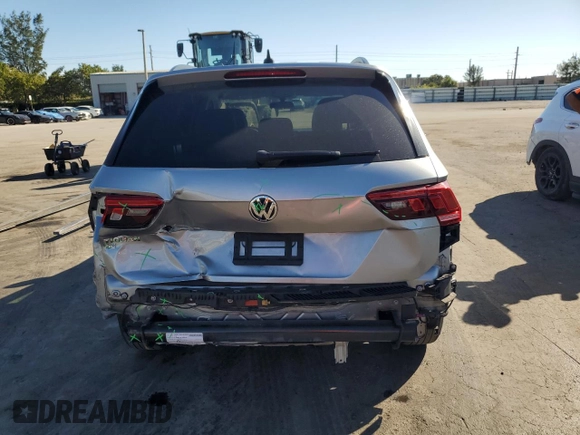 2020 Volkswagen Tiguan SE z VIN 3VV3B7AX8LM036808, wystawiony jako Copart lot #42124825 z przebiegiem 116 297 mil mil oraz Nie do naprawy. Historia ofert i sprzedaży dostępna na DreamBid. Obrazek 6.