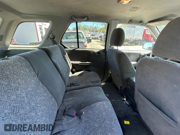 2002 Isuzu Rodeo S z VIN 4S2CK58W124324362, wystawiony jako Copart lot #49668045 z przebiegiem Nie podano mil oraz Czysty tytuł • Clean title. Historia ofert i sprzedaży dostępna na DreamBid. Obrazek 6.