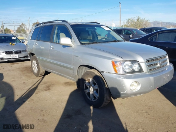 2002 Toyota Highlander with VIN JTEGF21A020069687, listed as a IAAI auction lot 38327598 with 178,401 mi miles. Bid and sale history available at carsss.com. Image 1.