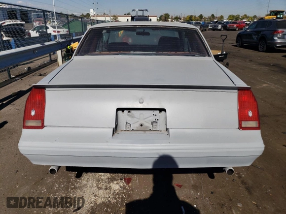 1981 Chevrolet Monte Carlo z VIN 1G1AZ37J9BK431804, wystawiony jako Copart lot #76023804 z przebiegiem 68 941 mil mil oraz Tytuł czysty. Historia ofert i sprzedaży dostępna na DreamBid. Obrazek 6.