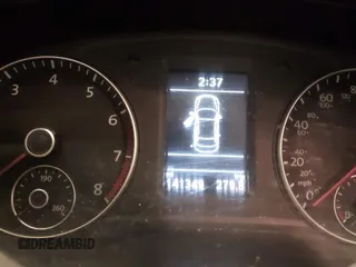 2013 Volkswagen Passat SE z VIN 1VWBP7A35DC095324, wystawiony jako IAAI lot #41970168 z przebiegiem 141 349 mil mil oraz . Historia ofert i sprzedaży dostępna na DreamBid. Obrazek 15.