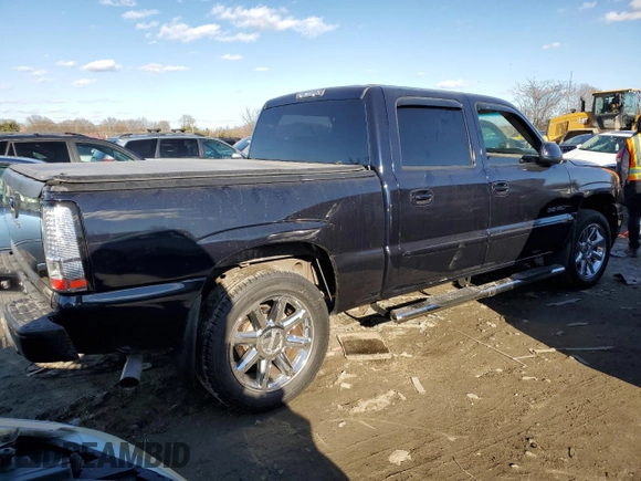 2005 GMC Sierra Denali z VIN 2GTEK63N551188181, wystawiony jako Copart lot #43548845 z przebiegiem 2 417 198 mil mil oraz Szkody całkowita. Historia ofert i sprzedaży dostępna na DreamBid. Obrazek 3.