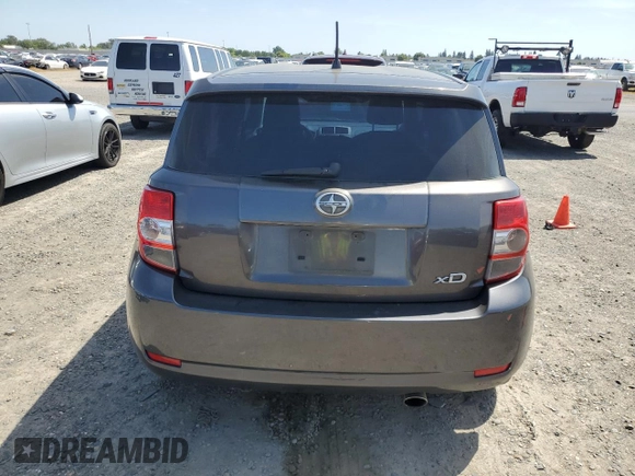 2013 Scion xD z VIN JTKKUPB44D1028981, wystawiony jako Copart lot #55114845 z przebiegiem 170 581 mil mil oraz Szkoda całkowita • Salvage title. Historia ofert i sprzedaży dostępna na DreamBid. Obrazek 6.