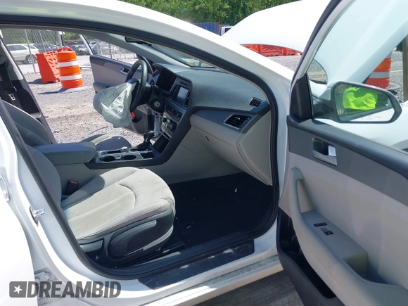 2016 Hyundai Sonata SE z VIN 5NPE24AF1GH337963, wystawiony jako IAAI lot #42199923 z przebiegiem 91 596 mil mil oraz . Historia ofert i sprzedaży dostępna na DreamBid. Obrazek 5.