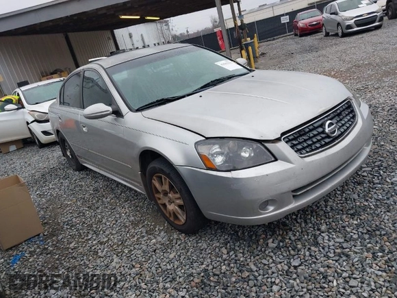 2005 Nissan Altima 2.5 S with VIN 1N4AL11D25C213465, listed as a IAAI auction lot 41563332 with 305,688 mi miles. Bid and sale history available at carsss.com. Image 1.