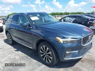 2023 Volvo XC60 Plus Bright Theme z VIN YV4L12RN1P1384974, wystawiony jako IAAI lot #42529091 z przebiegiem 39 606 mil mil oraz . Historia ofert i sprzedaży dostępna na DreamBid. Obrazek 1.