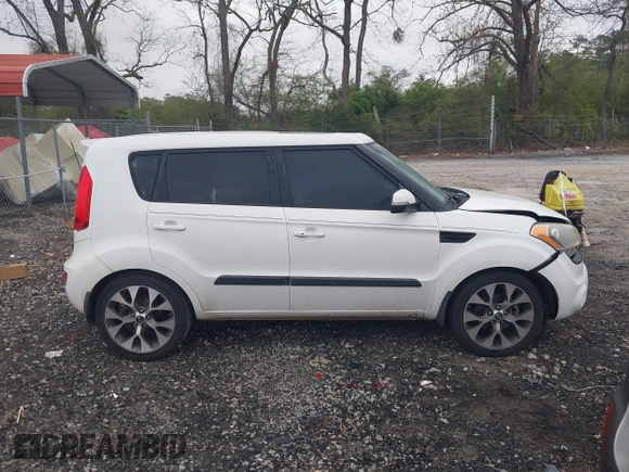 2013 Kia Soul ! with VIN KNDJT2A64D7570378, listed as a IAAI auction lot 41955532 with 214,564 mi miles. Bid and sale history available at carsss.com. Image 13.