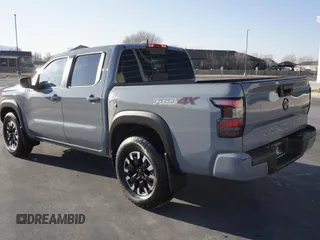 2024 Nissan Frontier SV z VIN 1N6ED1EK2RN667028, wystawiony jako Copart lot #55688885 z przebiegiem 3 447 mil mil oraz Szkoda całkowita • Salvage title. Historia ofert i sprzedaży dostępna na DreamBid. Obrazek 4.