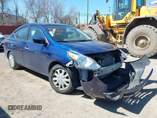 2019 Nissan Versa SV z VIN 3N1CN7AP2KL842799, wystawiony jako IAAI lot #42051006 z przebiegiem 123 075 mil mil oraz . Historia ofert i sprzedaży dostępna na DreamBid. Obrazek 1.
