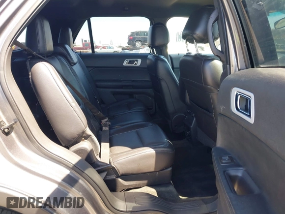 2014 Ford Explorer XLT z VIN 1FM5K7D85EGB73581, wystawiony jako IAAI lot #42355115 z przebiegiem 173 832 mil mil oraz . Historia ofert i sprzedaży dostępna na DreamBid. Obrazek 8.