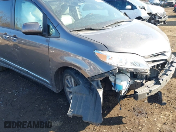 2018 Toyota Sienna XLE with VIN 5TDDZ3DCXJS199733, listed as a IAAI auction lot 41357266 with 66,692 mi miles. Bid and sale history available at carsss.com. Image 19.