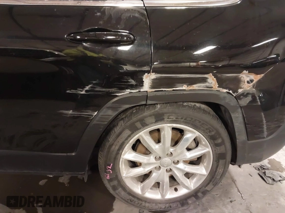 2017 Jeep Cherokee Limited with VIN 1C4PJMDB8HW636804, listed as a IAAI auction lot 41543269 with 118,633 mi miles and . Bid and sale history available at carsss.com. Image 19.