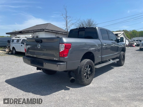 2016 Nissan Titan Platinum Reserve z VIN 1N6BA1F2XGN516798, wystawiony jako Copart lot #53584635 z przebiegiem 104 737 mil mil oraz Czysty tytuł • Clean title. Historia ofert i sprzedaży dostępna na DreamBid. Obrazek 4.