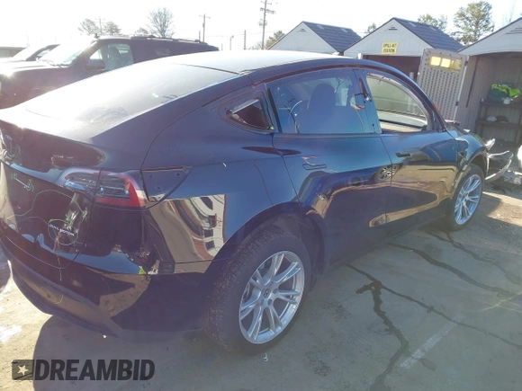 2024 Tesla Model Y Long Range with VIN 7SAYGDEE6RA276983, listed as a IAAI auction lot 41614141 with 4,472 mi miles and . Bid and sale history available at DreamBid. Image 4.