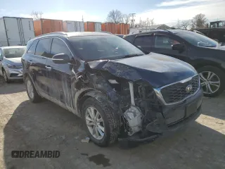 2019 Kia Sorento L z VIN 5XYPG4A32KG463068, wystawiony jako Copart lot #89367895 z przebiegiem Nie podano mil oraz Szkoda całkowita • Salvage title. Historia ofert i sprzedaży dostępna na DreamBid. Obrazek 4.