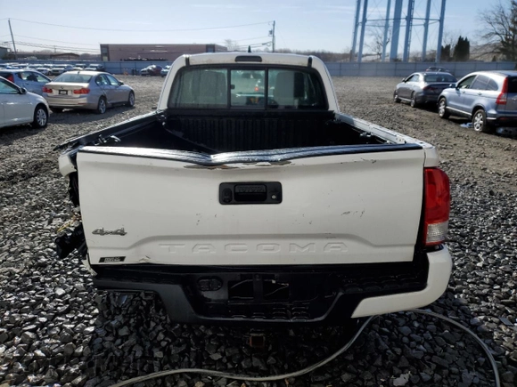 2017 Toyota Tacoma SR z VIN 5TFSX5EN6HX057733, wystawiony jako Copart lot #48013155 z przebiegiem 107 976 mil mil oraz Szkoda całkowita • Salvage title. Historia ofert i sprzedaży dostępna na DreamBid. Obrazek 6.