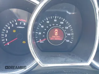 2013 Kia Optima LX z VIN 5XXGM4A78DG205737, wystawiony jako IAAI lot #42005695 z przebiegiem 104 784 mil mil oraz . Historia ofert i sprzedaży dostępna na DreamBid. Obrazek 7.