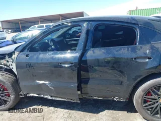 2024 Porsche Cayenne S z VIN WP1BL2AY4RDA60254, wystawiony jako IAAI lot #41882716 z przebiegiem 35 243 mil mil oraz . Historia ofert i sprzedaży dostępna na DreamBid. Obrazek 15.