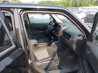 2015 Jeep Patriot High Altitude z VIN 1C4NJRFB3FD189910, wystawiony jako IAAI lot #42410866 z przebiegiem 141 669 mil mil oraz . Historia ofert i sprzedaży dostępna na DreamBid. Obrazek 5.