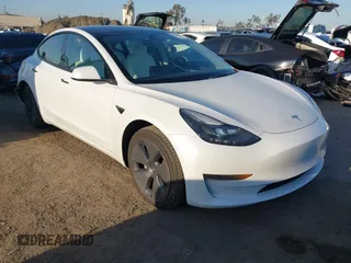 2023 Tesla Model 3 z VIN 5YJ3E1EA2PF551631, wystawiony jako IAAI lot #41993933 z przebiegiem 26 870 mil mil oraz . Historia ofert i sprzedaży dostępna na DreamBid. Obrazek 1.
