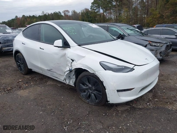 2024 Tesla Model Y with VIN 7SAYGDED5RA333553, listed as a IAAI auction lot 40809117 with NaN miles. Bid and sale history available at carsss.com. Image 1.