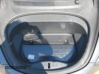 2018 Tesla Model 3 Long Range Battery z VIN 5YJ3E1EBXJF121183, wystawiony jako IAAI lot #42070712 z przebiegiem 71 823 mil mil oraz . Historia ofert i sprzedaży dostępna na DreamBid. Obrazek 10.