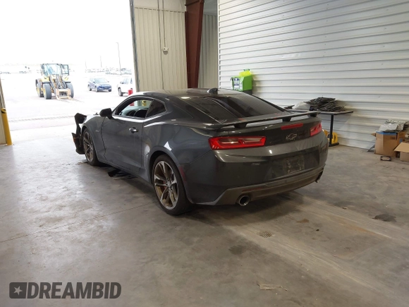 2017 Chevrolet Camaro 2SS z VIN 1G1FH1R78H0101803, wystawiony jako IAAI lot #42331031 z przebiegiem 83 150 mil mil oraz . Historia ofert i sprzedaży dostępna na DreamBid. Obrazek 3.