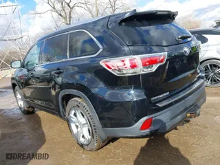 2015 Toyota Highlander Limited with VIN 5TDDKRFH5FS174178, listed as a IAAI auction lot 41671991 with 190,575 mi miles. Bid and sale history available at carsss.com. Image 3.