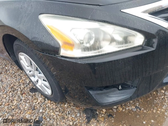 2013 Nissan Altima 2.5 S with VIN 1N4AL3AP5DN437435, listed as a IAAI auction lot 41609088 with 220,072 mi miles. Bid and sale history available at carsss.com. Image 6.