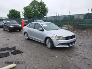 2015 Volkswagen Jetta SE z VIN 3VWD17AJ2FM262359, wystawiony jako IAAI lot #42224029 z przebiegiem 120 202 mil mil oraz . Historia ofert i sprzedaży dostępna na DreamBid. Obrazek 1.