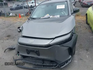 2024 Toyota bZ4X XLE z VIN JTMAAAAA4RA042628, wystawiony jako IAAI lot #41801949 z przebiegiem 10 279 mil mil oraz . Historia ofert i sprzedaży dostępna na DreamBid. Obrazek 12.