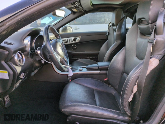 2014 Mercedes-Benz SLK 250 z VIN WDDPK4HA2EF080442, wystawiony jako Copart lot #45159975 z przebiegiem 46 978 mil mil oraz Szkoda całkowita • Salvage title. Historia ofert i sprzedaży dostępna na DreamBid. Obrazek 7.