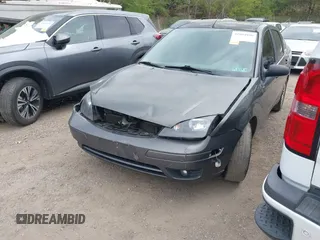 2005 Ford Focus S with VIN 1FAFP34N65W246882, listed as a IAAI auction lot 41894030 with 289,678 mi miles. Bid and sale history available at carsss.com. Image 2.