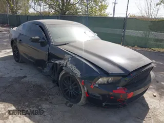 2013 Ford Mustang V6 with VIN 1ZVBP8AM5D5272067, listed as a IAAI auction lot 41830383 with 132,004 mi miles. Bid and sale history available at carsss.com. Image 1.