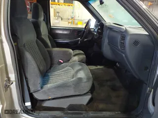 2000 Chevrolet S-10 LS with VIN 1GCCS1449YK187118, listed as a IAAI auction lot 41278247 with 0 mi miles. Bid and sale history available at carsss.com. Image 5.
