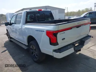 2023 Ford F-150 Lightning Pro z VIN 1FTVW1EV1PWG17610, wystawiony jako IAAI lot #41929636 z przebiegiem 44 428 mil mil oraz . Historia ofert i sprzedaży dostępna na DreamBid. Obrazek 3.