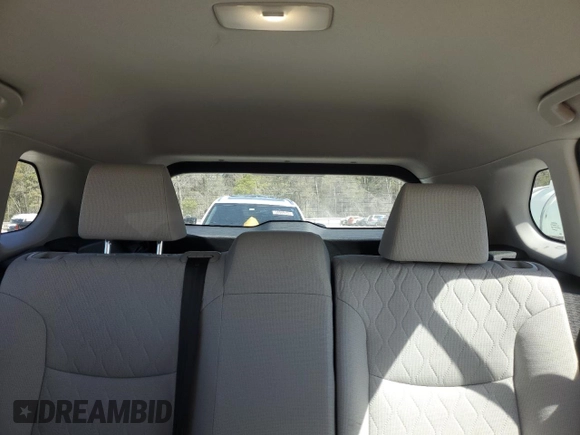 2022 Toyota Corolla Cross L with VIN 7MUAAAAG5NV033542, listed as a Copart auction lot 50146015 with 43,540 mi miles and Clean title. Bid and sale history available at DreamBid. Image 10.
