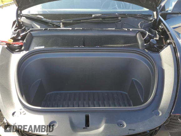 2025 Tesla Model Y Long Range with VIN 7SAYGDEDXSF239628, listed as a Copart auction lot 45468295 with 6,068 mi miles and Salvage Title. Bid and sale history available at DreamBid. Image 12.