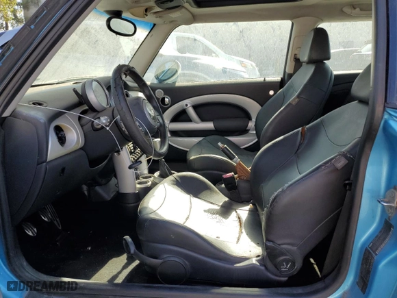 2004 MINI Cooper Hardtop S with VIN WMWRE334X4TD84365, listed as a Copart auction lot 67804884 with 0 mi miles and Clean Title. Bid and sale history available at carsss.com. Image 7.