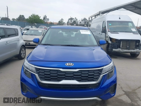 2021 Kia Seltos LX z VIN KNDEPCAA9M7076887, wystawiony jako IAAI lot #42346594 z przebiegiem 39 497 mil mil oraz . Historia ofert i sprzedaży dostępna na DreamBid. Obrazek 12.