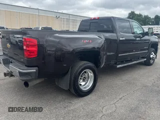 2019 Chevrolet Silverado 3500HD LTZ z VIN 1GC4KXCY7KF204445, wystawiony jako Copart lot #59198095 z przebiegiem 121 822 mil mil oraz Tytuł czysty. Historia ofert i sprzedaży dostępna na DreamBid. Obrazek 4.