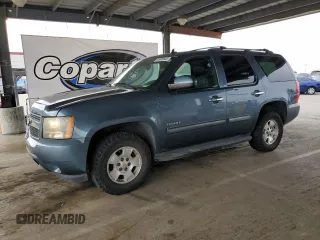 2010 Chevrolet Tahoe LT z VIN 1GNUKBE09AR257856, wystawiony jako Copart lot #55320645 z przebiegiem 225 943 mil mil oraz Czysty tytuł • Clean title. Historia ofert i sprzedaży dostępna na DreamBid. Obrazek 1.